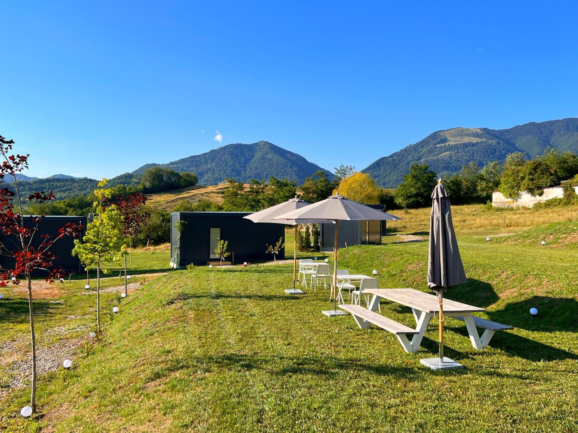 Flandra Glamping Hotel Corbeni Exterior photo