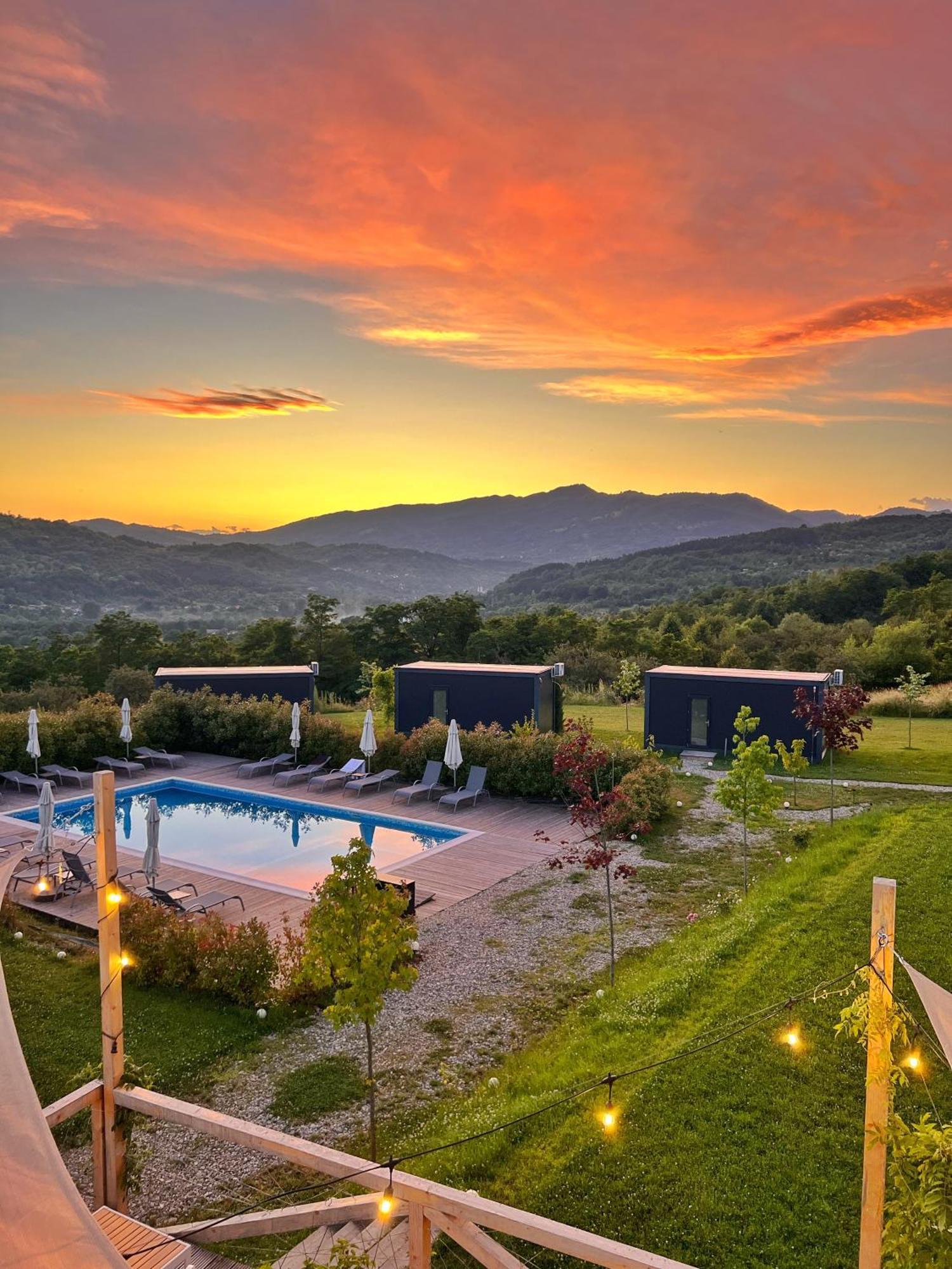 Flandra Glamping Hotel Corbeni Exterior photo
