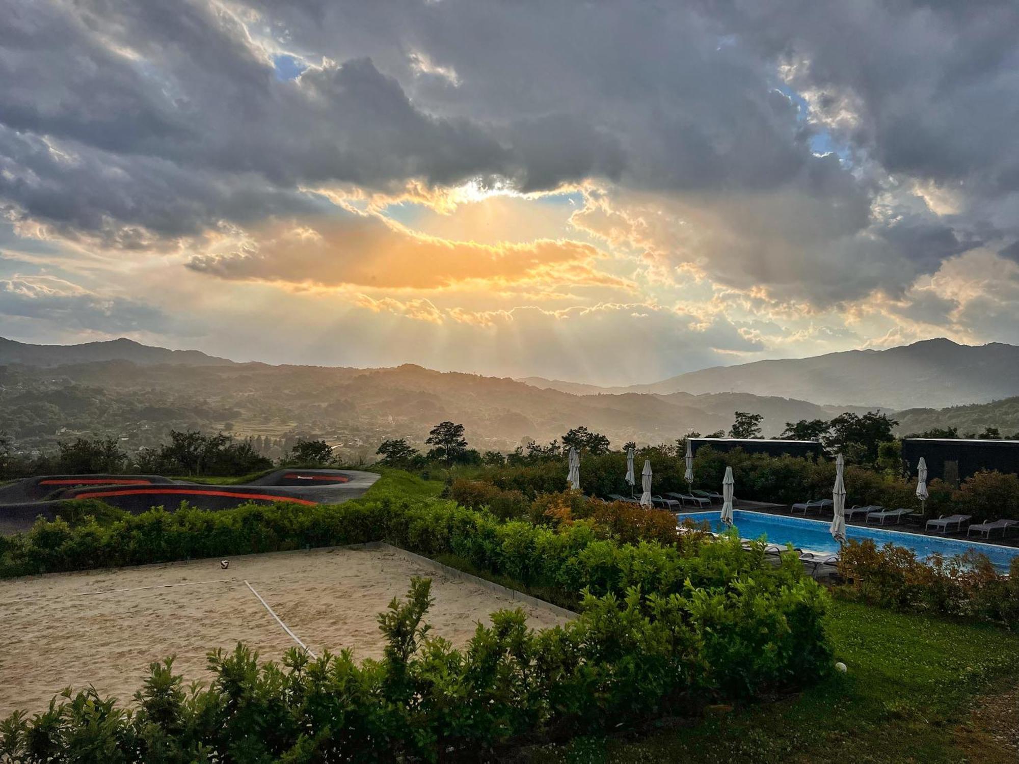 Flandra Glamping Hotel Corbeni Exterior photo
