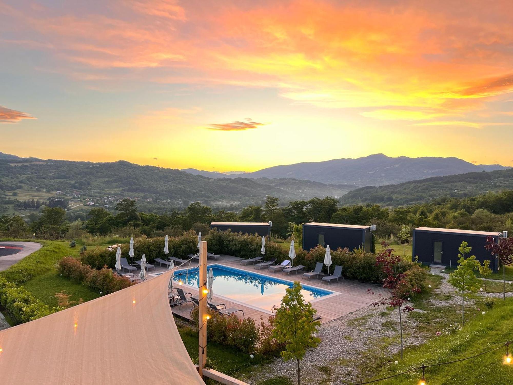 Flandra Glamping Hotel Corbeni Exterior photo