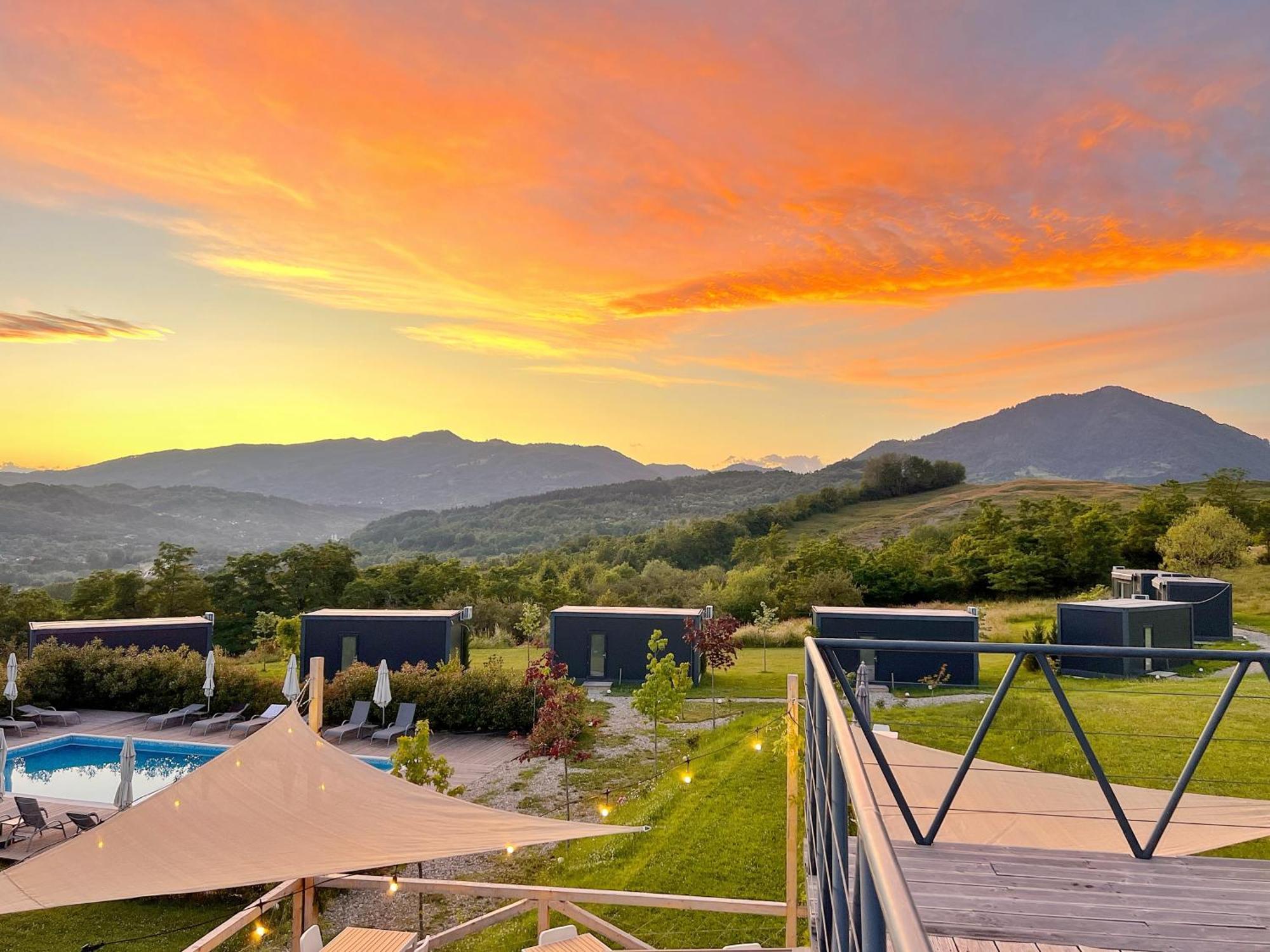 Flandra Glamping Hotel Corbeni Exterior photo